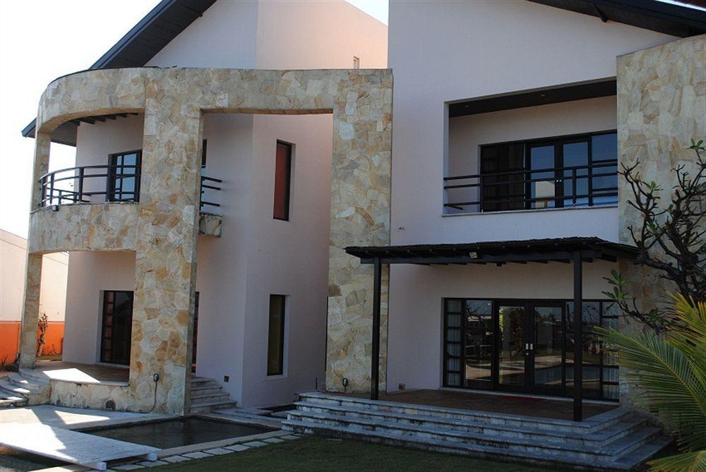 Suarti Resort, Villas & Gallery Ketewel Exterior photo