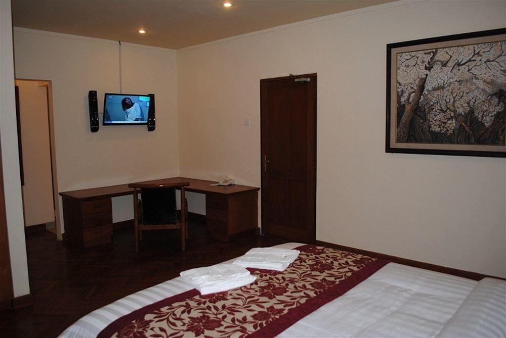 Suarti Resort, Villas & Gallery Ketewel Exterior photo