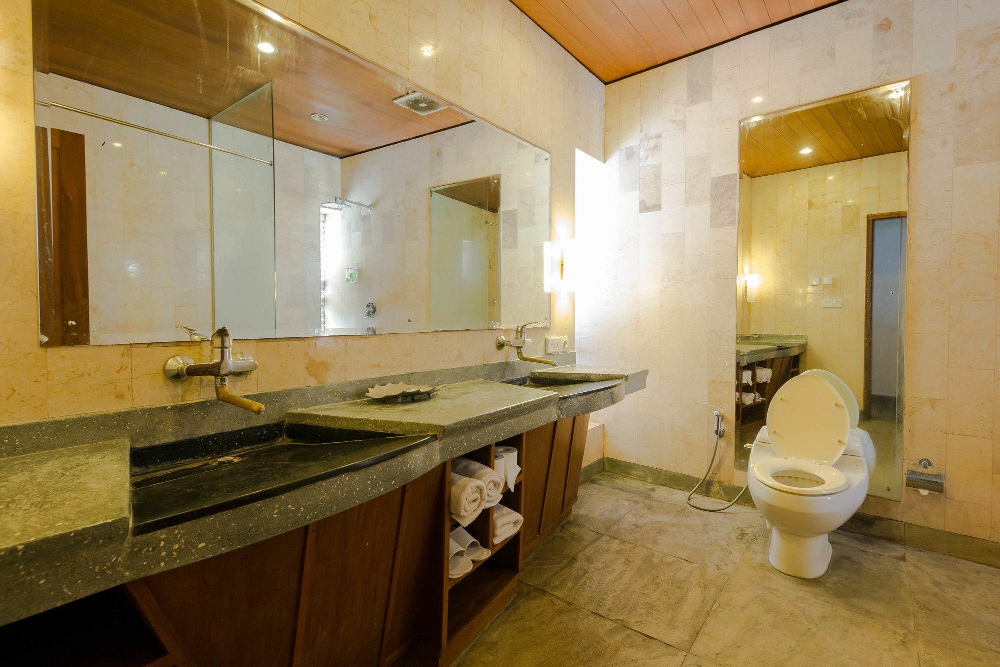 Suarti Resort, Villas & Gallery Ketewel Exterior photo