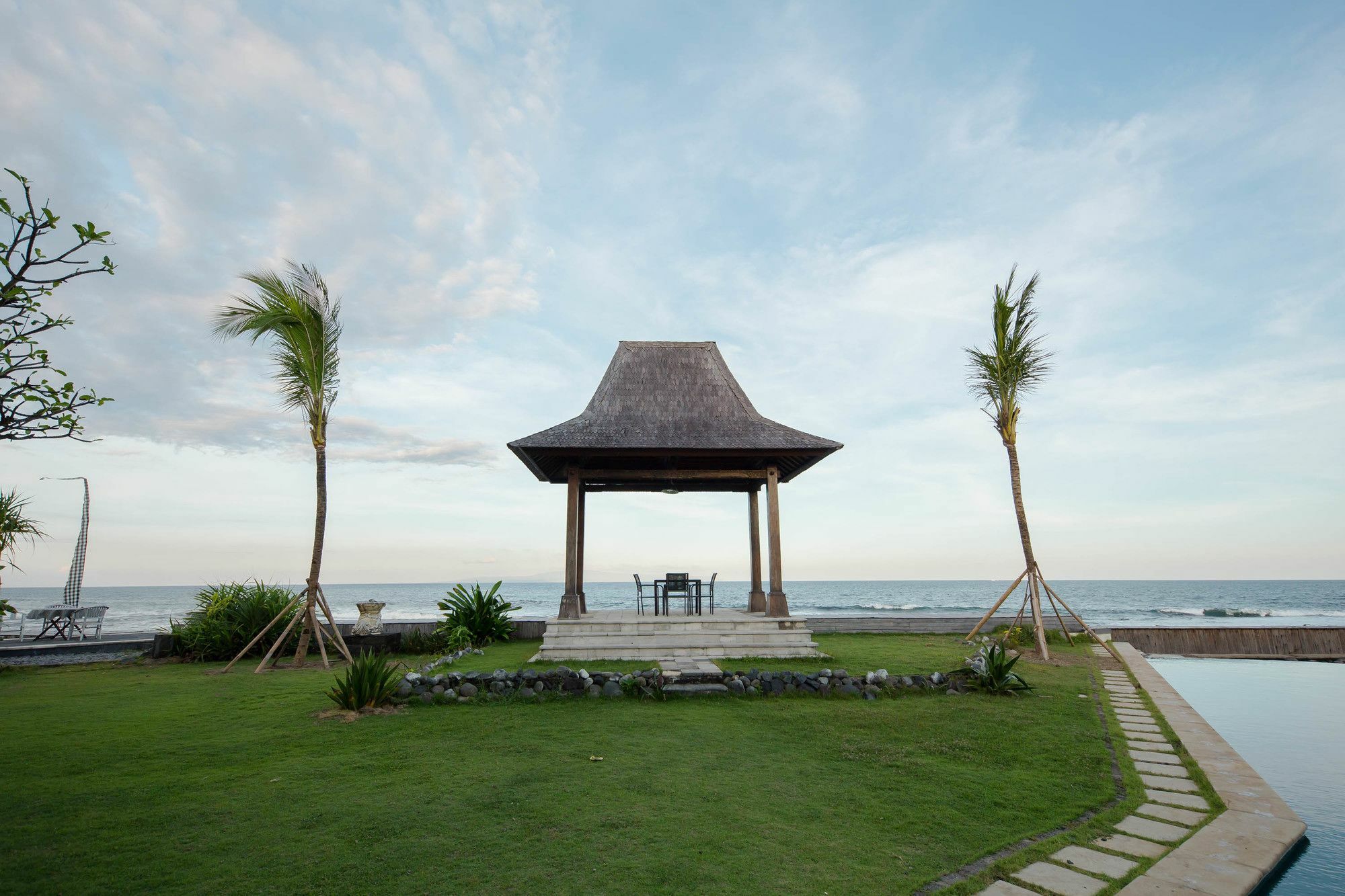 Suarti Resort, Villas & Gallery Ketewel Exterior photo